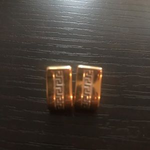 18 karat gold earrings 💯